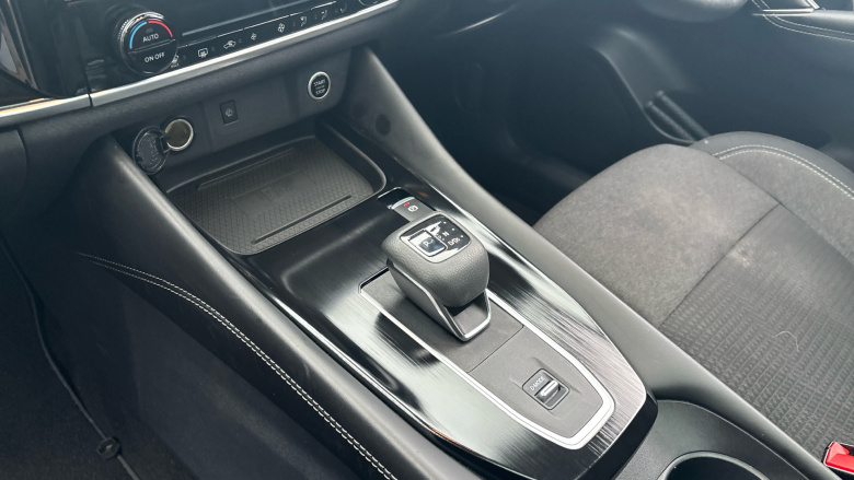 Nissan Qashqai 1.3 DiG-T MH 158 Premiere Edition 5dr Xtronic Petrol Hatchback